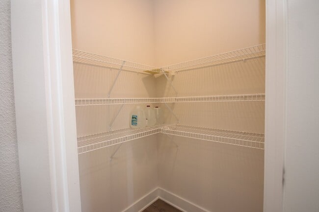 Building Photo - Stunning Modern 4-Bed, 2-Bath Home in Arbor Ridge – High Ceilings, Open Floor Plan, Granite Kitch...