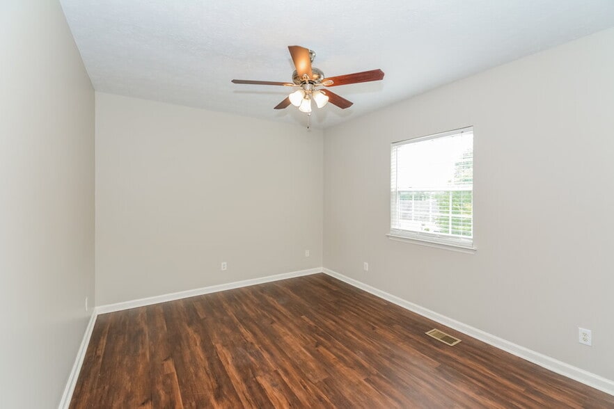 Building Photo - 128 Louann Ln