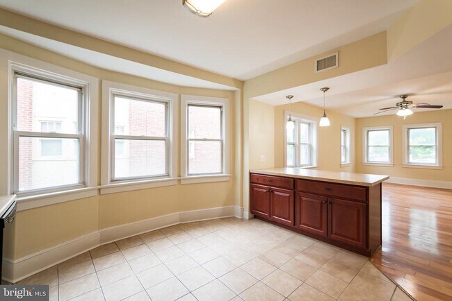 Building Photo - 2252 Bryn Mawr Ave
