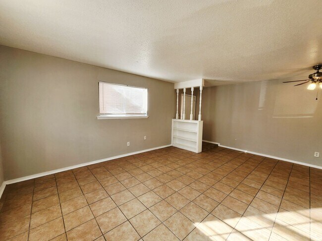 Building Photo - 1 bed 1 bath downstairs Apt in Monterey Square Apts
