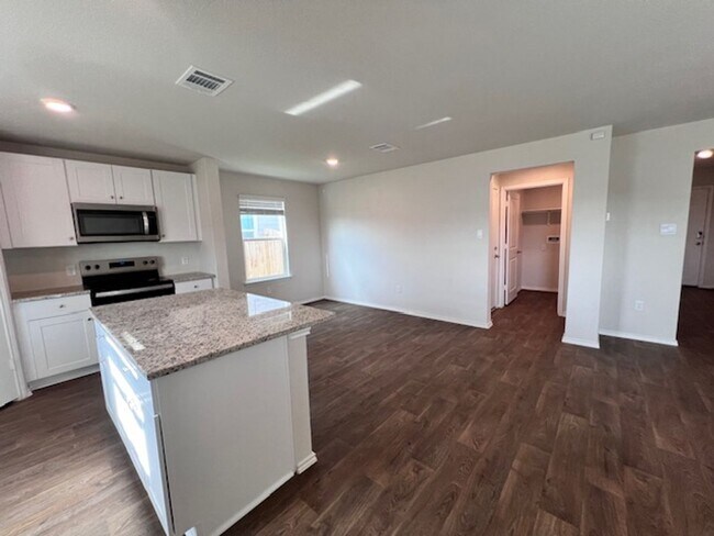 Building Photo - Solana Ridge Subdivision