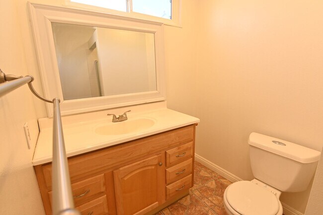Building Photo - 5659 Lathrop Dr