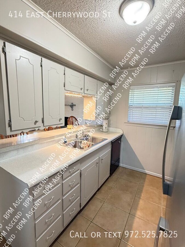 Building Photo - 414 E Cherry Wood Ln