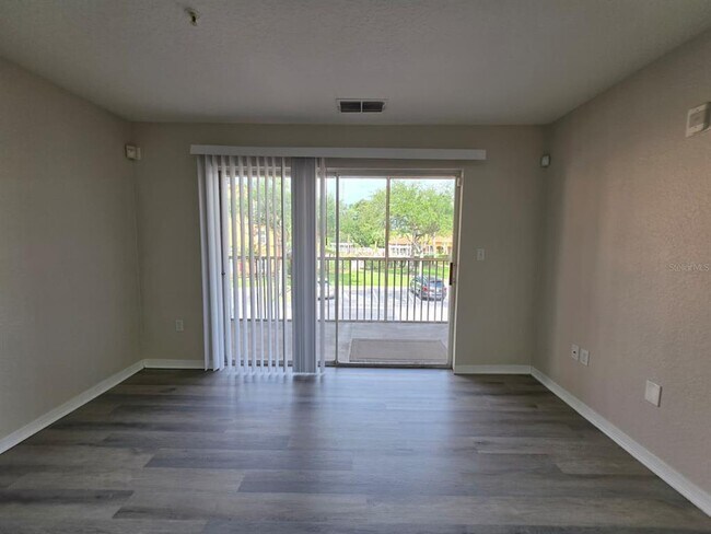 Building Photo - 5483 Vineland Rd