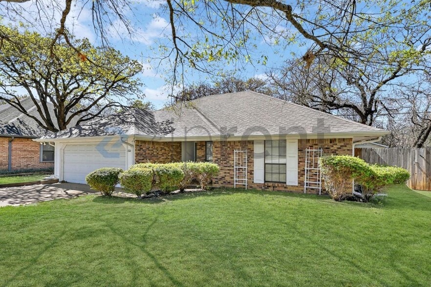 Building Photo - 6100 Paradise Dr