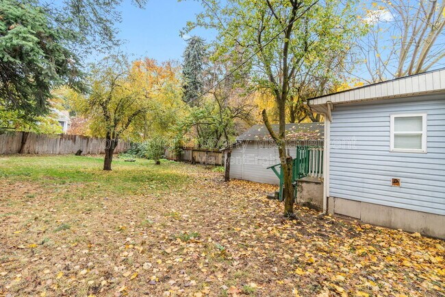 Building Photo - 410 E 8th Ave