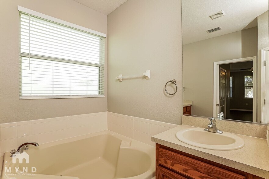 Building Photo - 2913 Bonita Cir