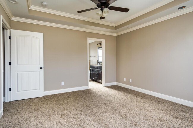 Building Photo - Pet Friendly Three Bedroom with Bonus!