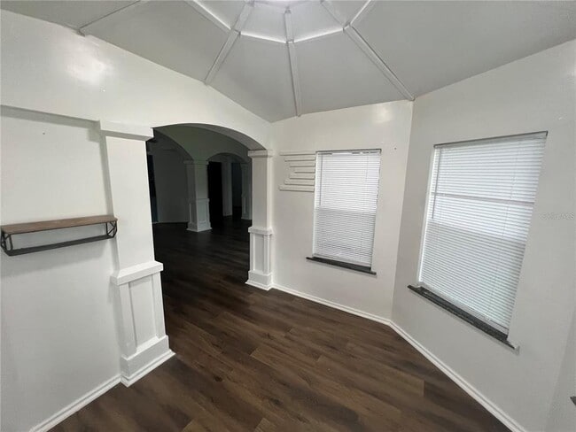 Building Photo - 5195 Countryside Ct