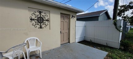 Building Photo - 26 SE 13th Terrace