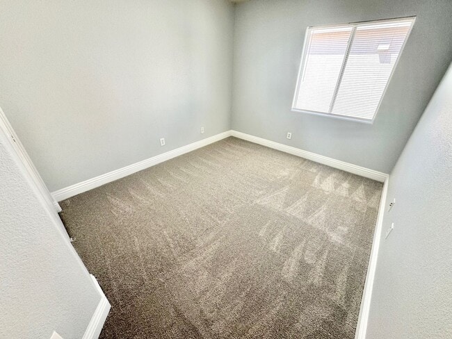 Building Photo - Stunning 4 bedroom home offering comfort and space in North Las Vegas