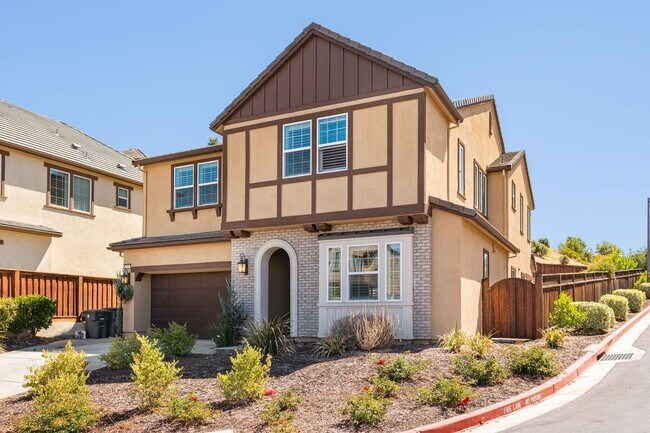 Building Photo - Charming 4BR/4BA Single-Family Home in Sou...
