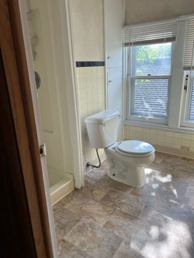 Building Photo - 7 Bedroom located Downtown Ann Arbor