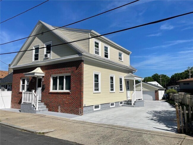 Building Photo - 11 Isabella Ave