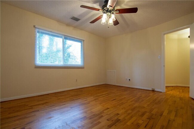 Building Photo - 1612 Briarcliff Rd NE