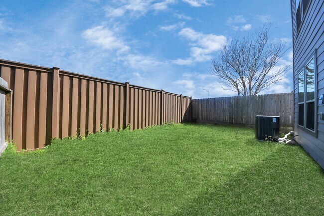 Building Photo - 3402 Avondale Vw Dr