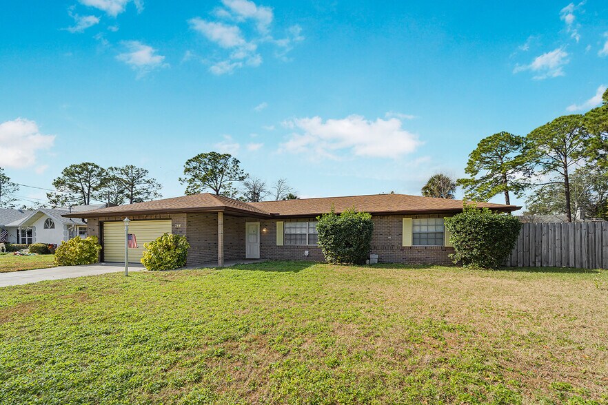 Building Photo - 784 E Fairbairn Dr