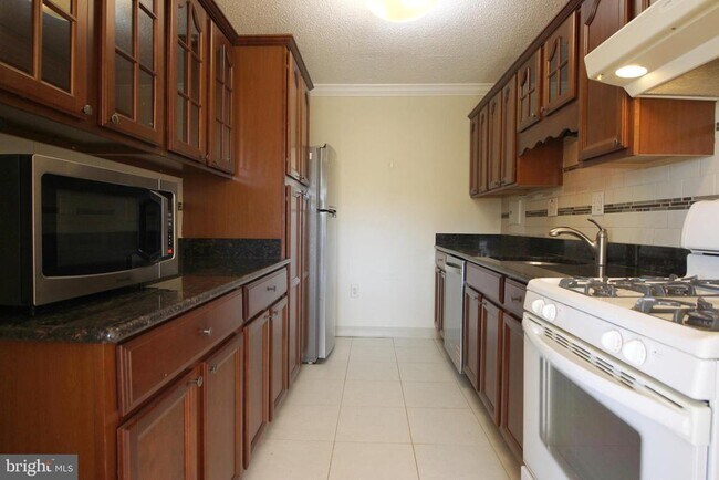 Building Photo - 1225 Martha Custis Dr