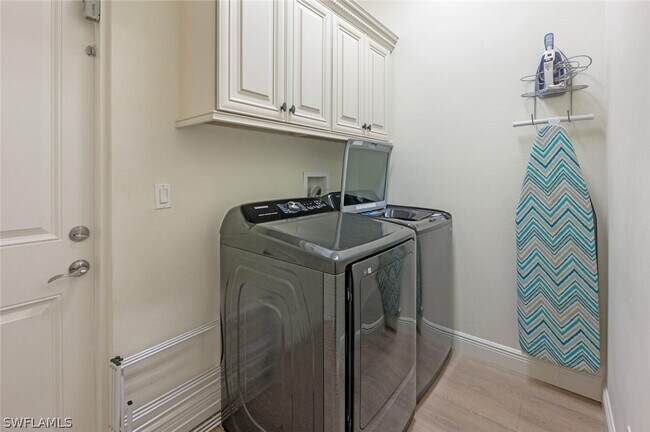 Building Photo - 730 95th Ave N