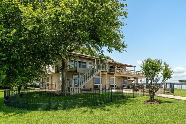 Building Photo - 80 Lakeview Village