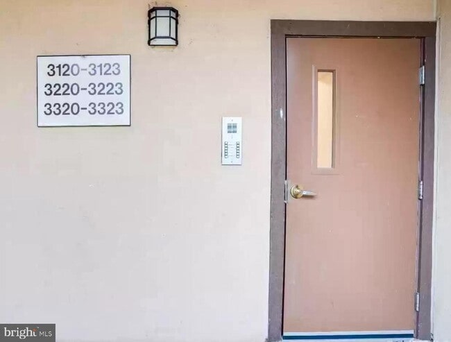 Building Photo - 3121 Sayre Dr