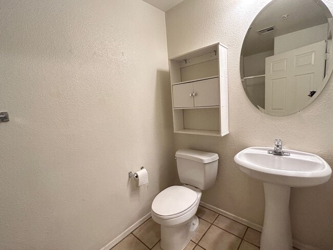 Building Photo - Gated 2 Bedroom, 2 Bathroom Condo with tons of space