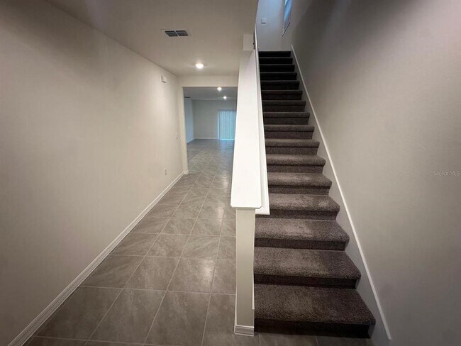 Building Photo - 687 Park Pl Blvd