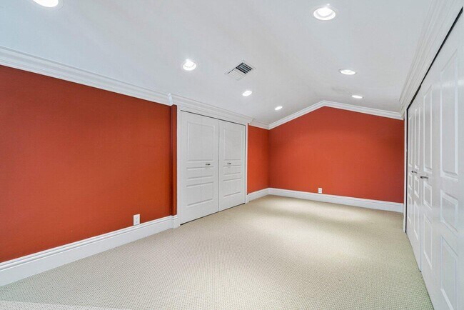 Building Photo - 870 NW 7th St