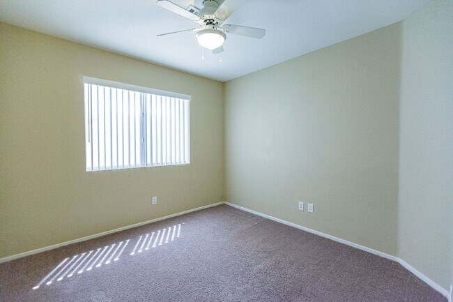 Building Photo - 1 Story home located in Silverado Ranch
