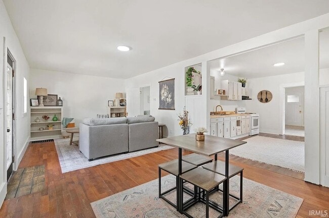 Building Photo - 515 W Jackson St