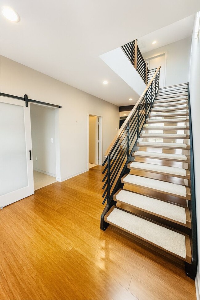 Building Photo - 4bd/2.75ba Renton House