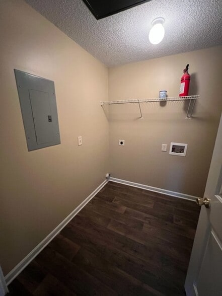 Building Photo - 2624 Guyer St