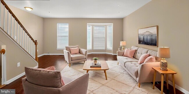 Building Photo - 2483 Lakeside Drive