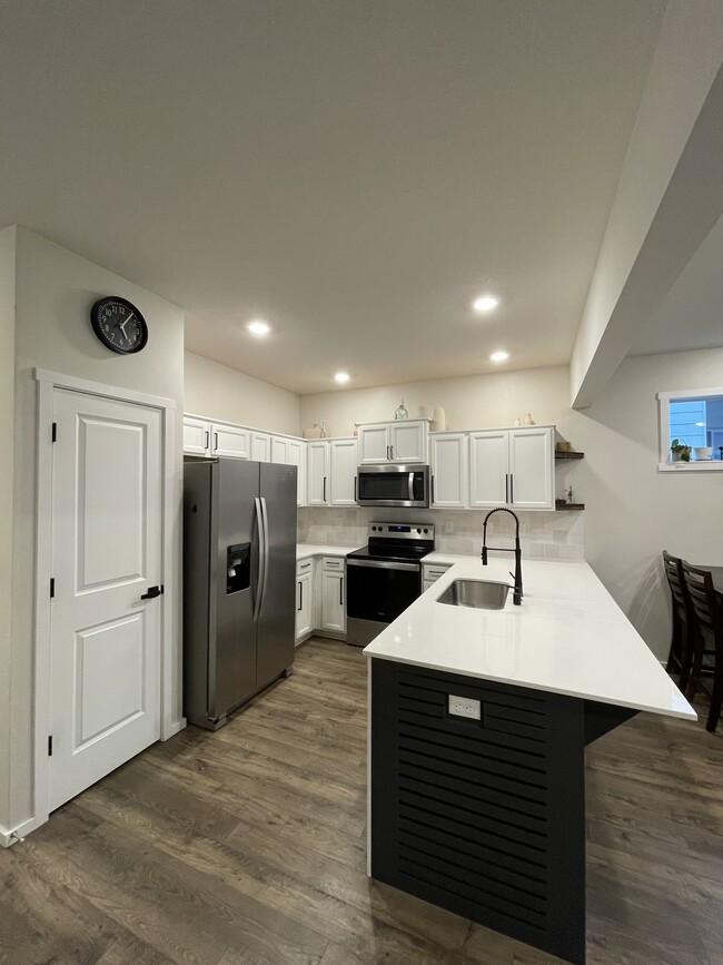 Building Photo - 6312 NE 61st Ave