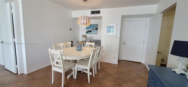 Building Photo - 531 N Ocean Blvd