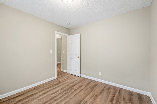 Building Photo - Welcome to this charming 4 bedroom, 2 bathroom home located in Greensboro, NC.