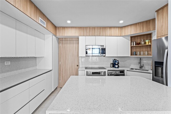 Building Photo - 1408 Brickell Bay Dr