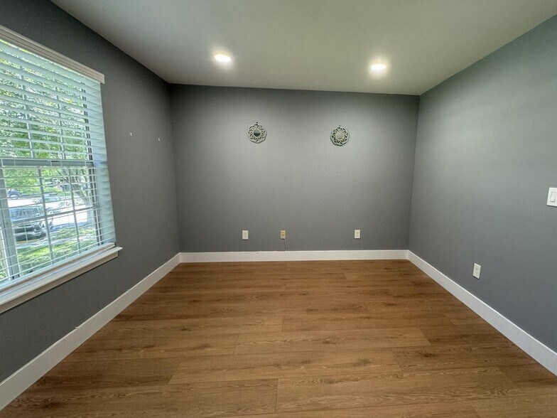 Building Photo - 1101 Crystal Way