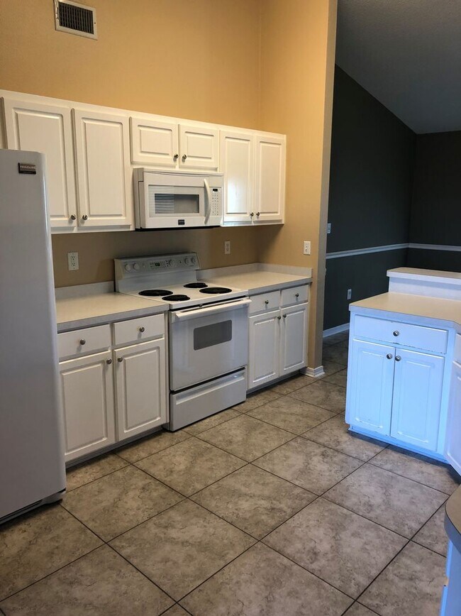 Building Photo - Available July 14, 2026 – 4 Bedroom Home in Navarre!