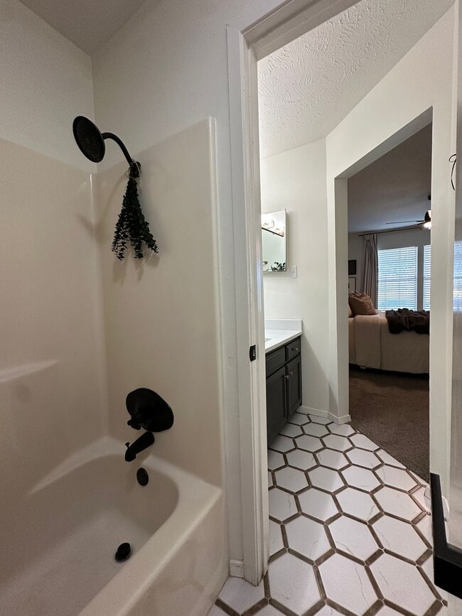 Building Photo - COMING SEPTEMBER 2025 - Updated 3 Bedroom ...