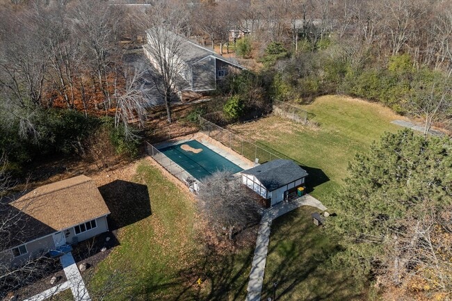 Building Photo - N20W5343 Pierce Ct