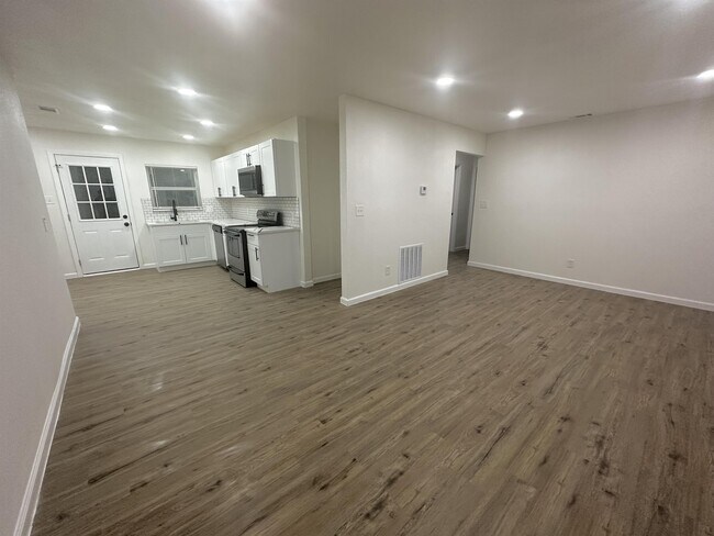 Building Photo - 10809 Sharondale Ln
