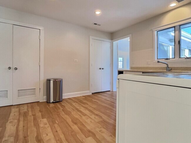 Building Photo - 2946 Knollwood Ln