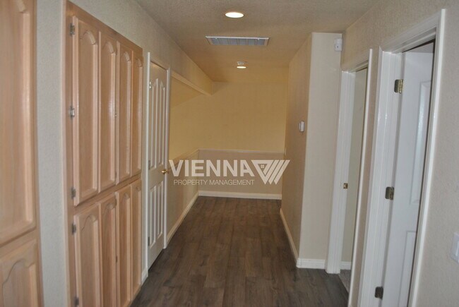 Building Photo - 5325 Thunder Ridge Cir