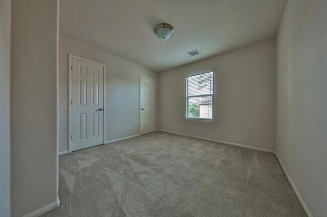 Building Photo - 18 Milepost Ct