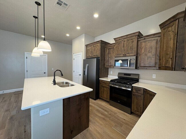 Building Photo - Townhome in Hurricane