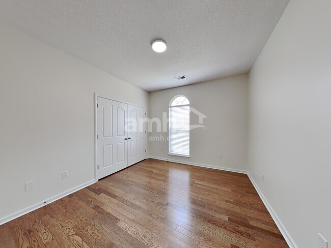 Building Photo - 5634 Broadway Dr W