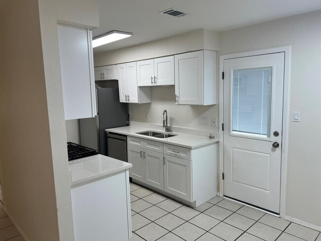 Building Photo - 5302 Indio Cir