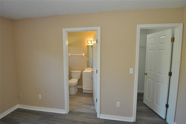 Building Photo - 23 Primrose Ln