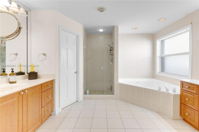 Building Photo - 5253 NW 94th Doral Pl